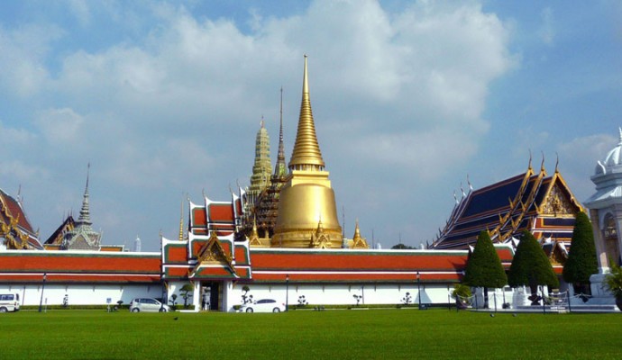 The front of Grand Palace and Emerald Buddha Temple